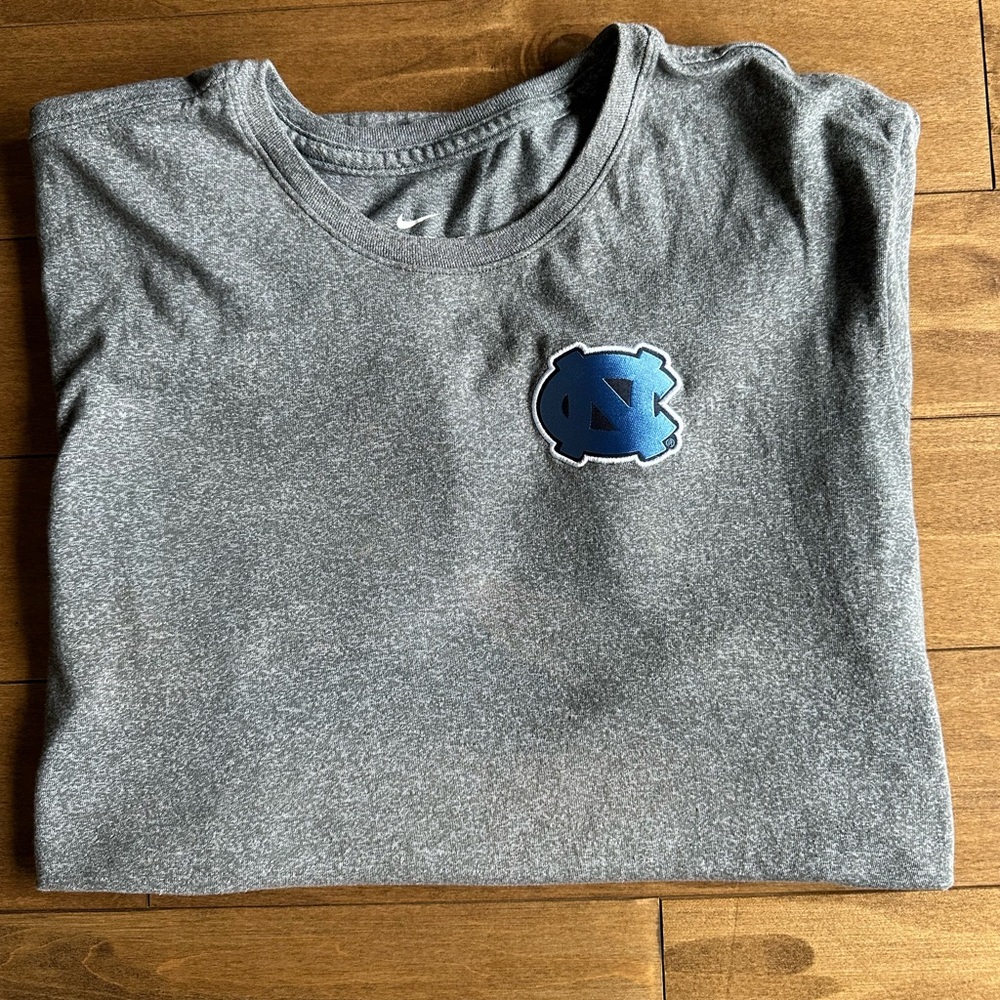 Men’s XL University of North Carolina The Nike Tee.